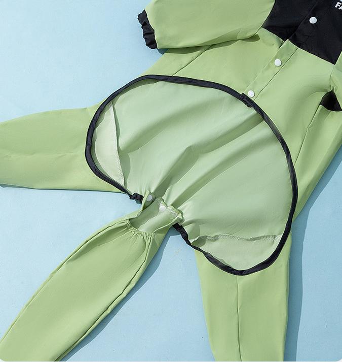 Simple and fashionable patchwork big dog raincoat; Waterproofing for medium and large-sized dogs when going out in the rain; Pet outings for spring and summer