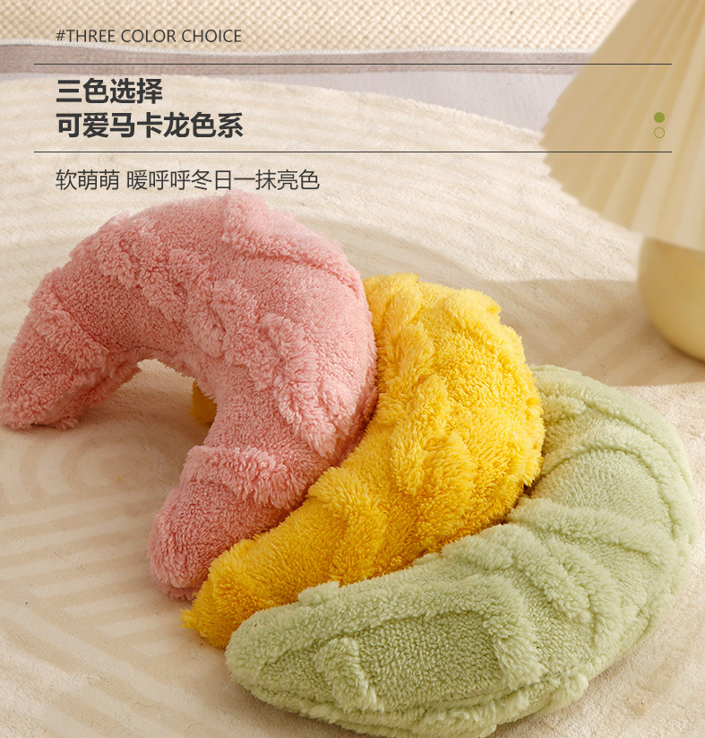 Crescent-shaped cat pillow Warm, comfortable, soft and does not shed. It is fully filled and not prone to deformation. Available all year round; Suitable for both cats and dogs