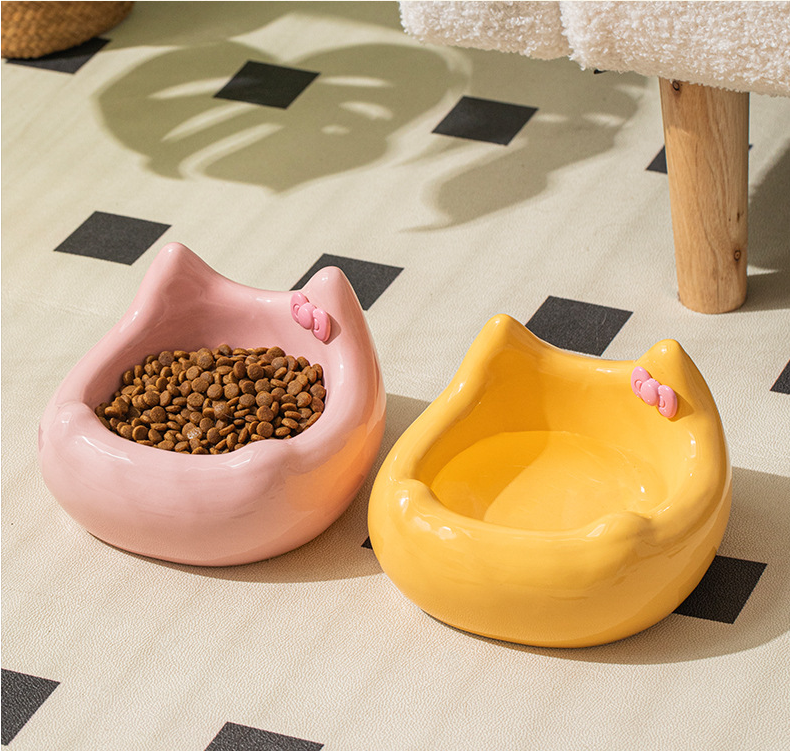 Ceramic pet feeding bowl; It can hold pet food and water. Ceramic products are heavy and not easy to be knocked over. A pet food bowl with a raised neck guard at the bottom