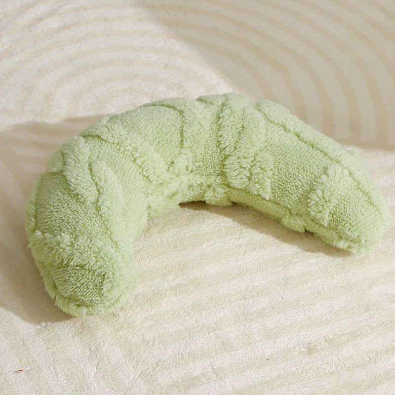 Crescent-shaped cat pillow Warm, comfortable, soft and does not shed. It is fully filled and not prone to deformation. Available all year round; Suitable for both cats and dogs