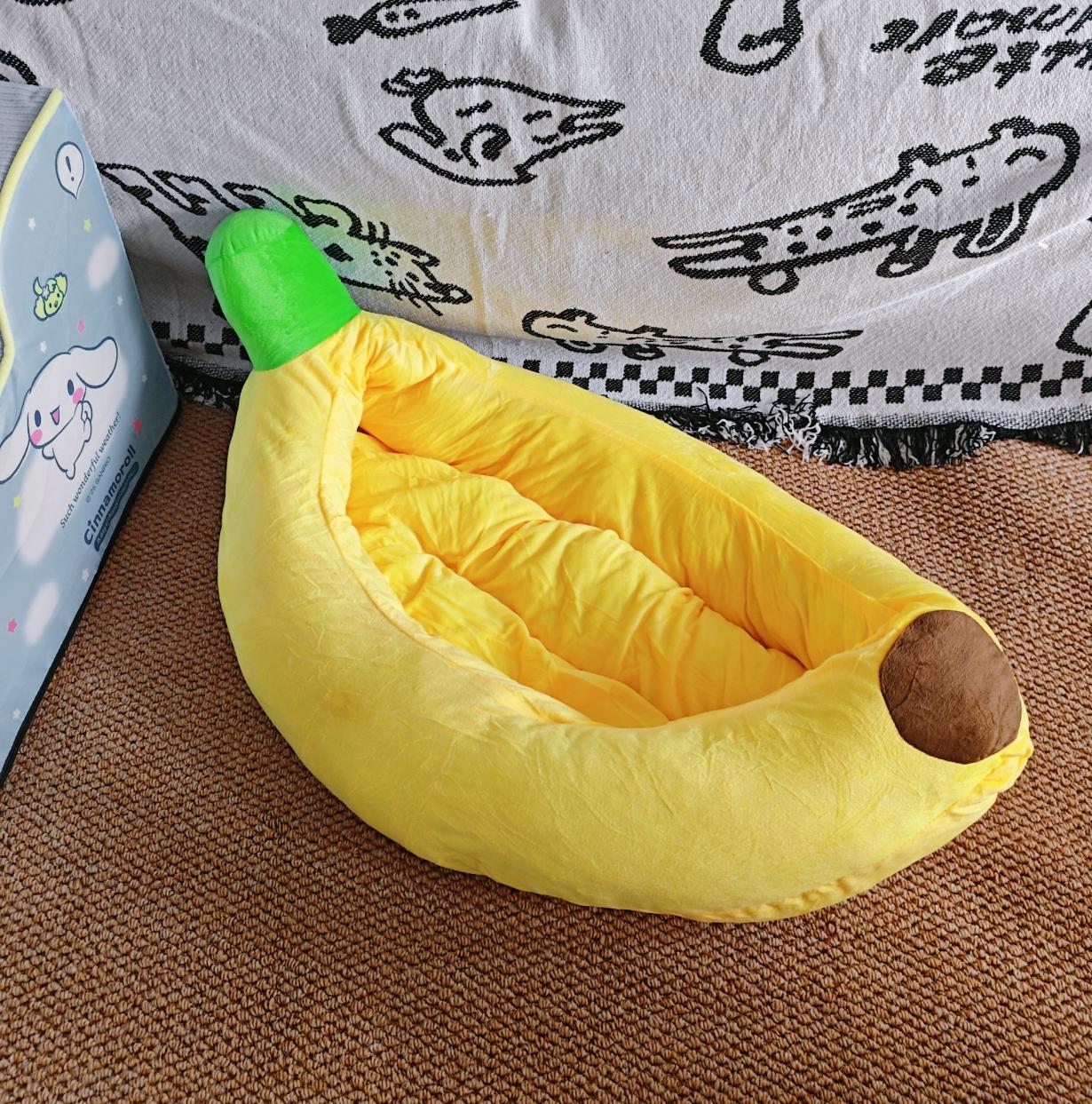 Banana boat-shaped pet bed; Wholesale detachable and washable all-season pet beds for dogs. Warm cat bed