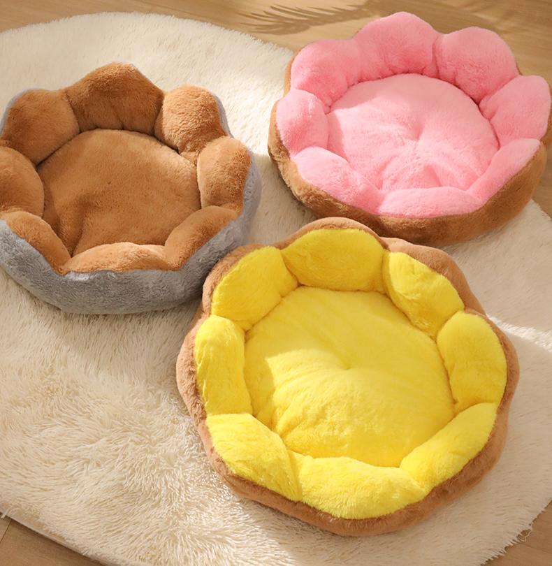 Eight-petal flower pet bed; Winter warm cat bed; Semi-enclosed rabbit plush round dog house; Washable dog sleeping pad
