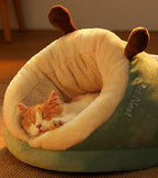Slip-shaped pet bed: All-season compatible slip-shaped cat bed; Semi-enclosed cat house bedding for autumn and winter; Pet nest