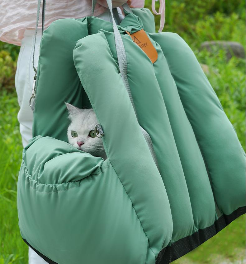 Dual-purpose car cat bed: It can be used both in a car and by hand. Portable cat bed for going out; Four-season universal closed cat bed; Windproof and warm