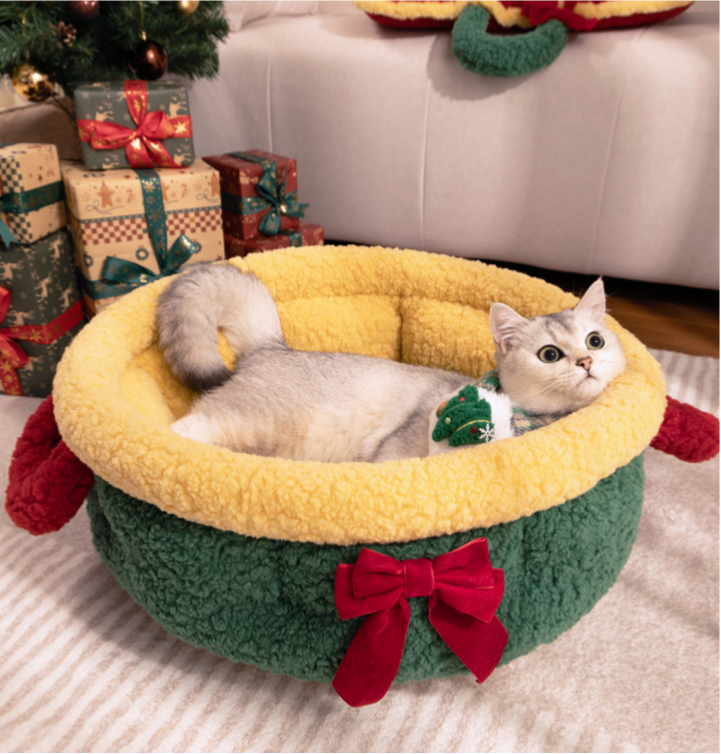 Christmas Limited Edition · Basket-style Pet Bed: Cat and Dog Christmas Bed; Cat Christmas bed A semi-enclosed winter thickened and warm Christmas pet bed for small dogs