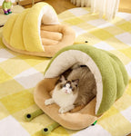 Snail-shaped cloud-shaped velvet slipper nest; Semi-closed nest; A warm pet bed for cats and dogs in autumn and winter