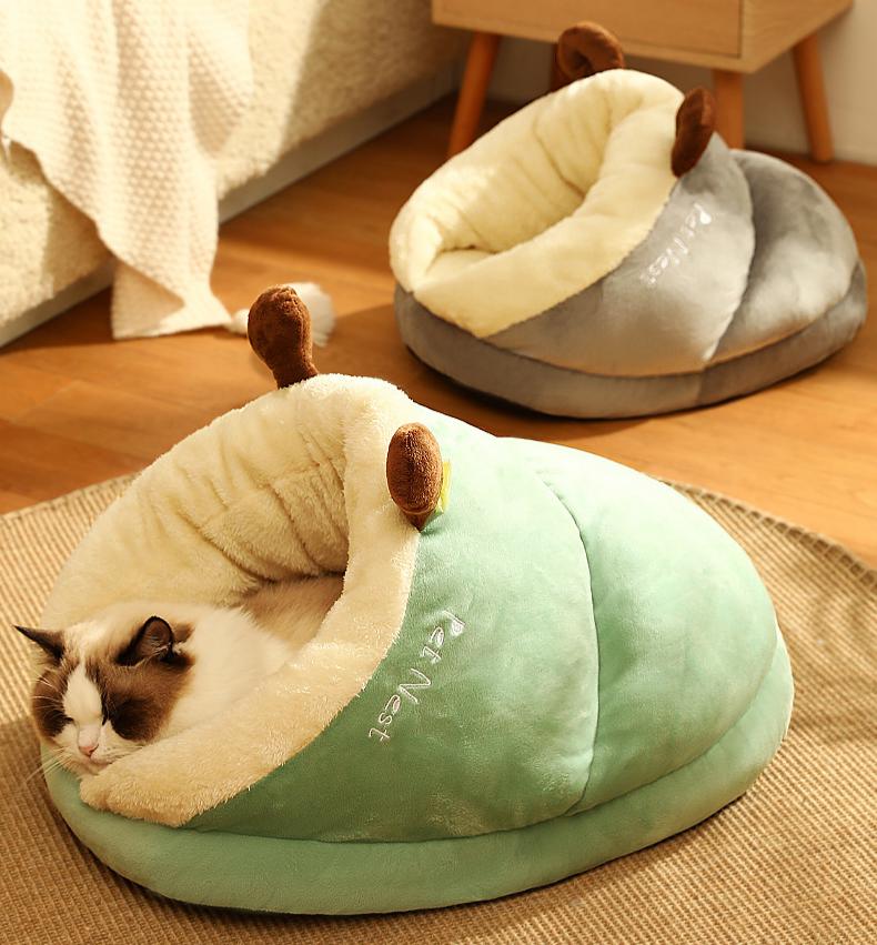Slip-shaped pet bed: All-season compatible slip-shaped cat bed; Semi-enclosed cat house bedding for autumn and winter; Pet nest