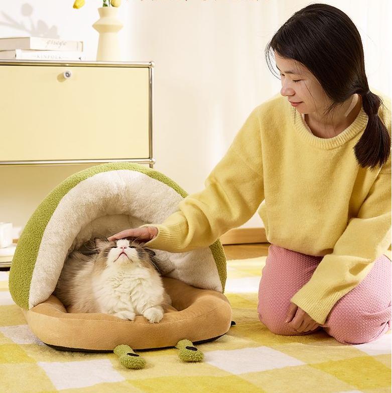 Snail-shaped cloud-shaped velvet slipper nest; Semi-closed nest; A warm pet bed for cats and dogs in autumn and winter