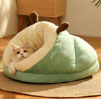 Slip-shaped pet bed: All-season compatible slip-shaped cat bed; Semi-enclosed cat house bedding for autumn and winter; Pet nest