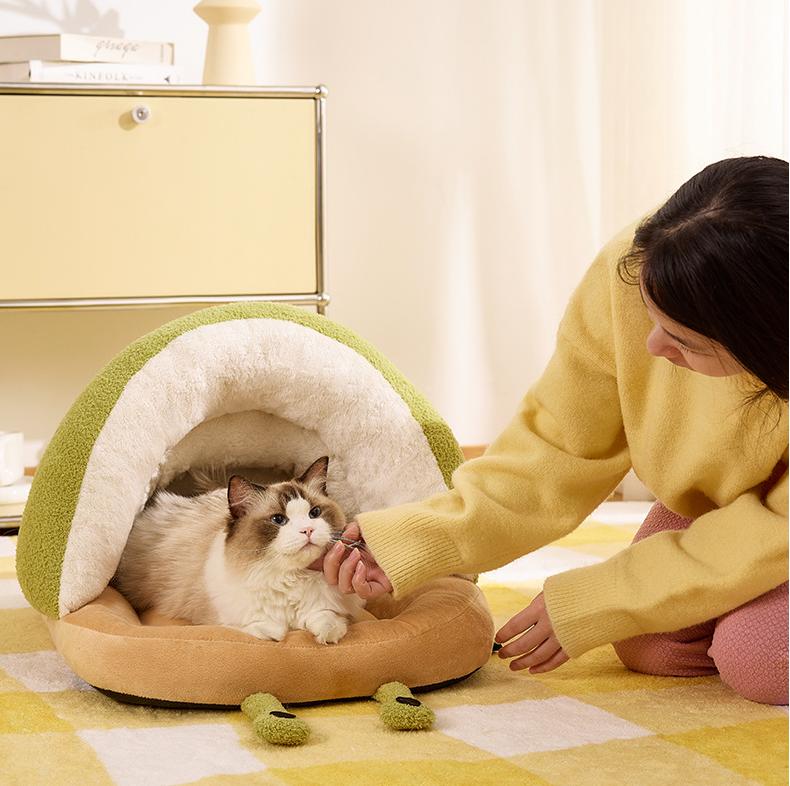 Snail-shaped cloud-shaped velvet slipper nest; Semi-closed nest; A warm pet bed for cats and dogs in autumn and winter