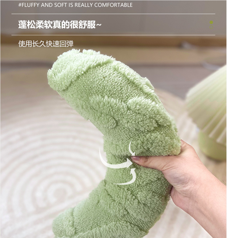 Crescent-shaped cat pillow Warm, comfortable, soft and does not shed. It is fully filled and not prone to deformation. Available all year round; Suitable for both cats and dogs