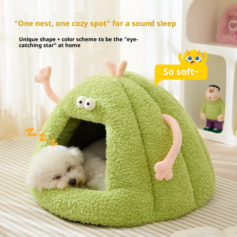 A plush pet bed in the shape of a little monster; Suitable for all seasons; Semi-enclosed dog and cat bed MATS; Pet supplies