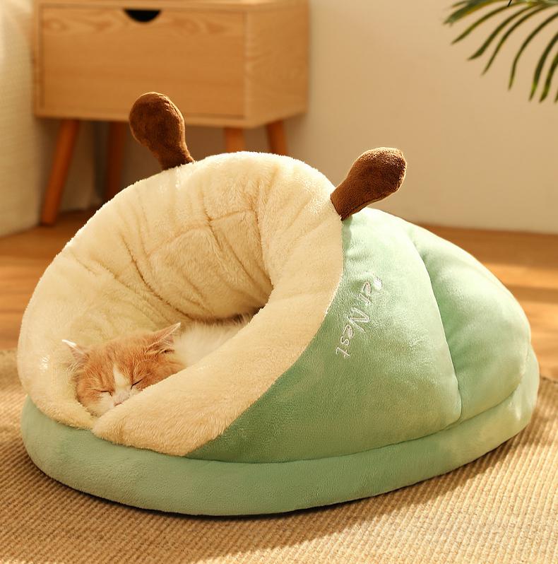 Slip-shaped pet bed: All-season compatible slip-shaped cat bed; Semi-enclosed cat house bedding for autumn and winter; Pet nest