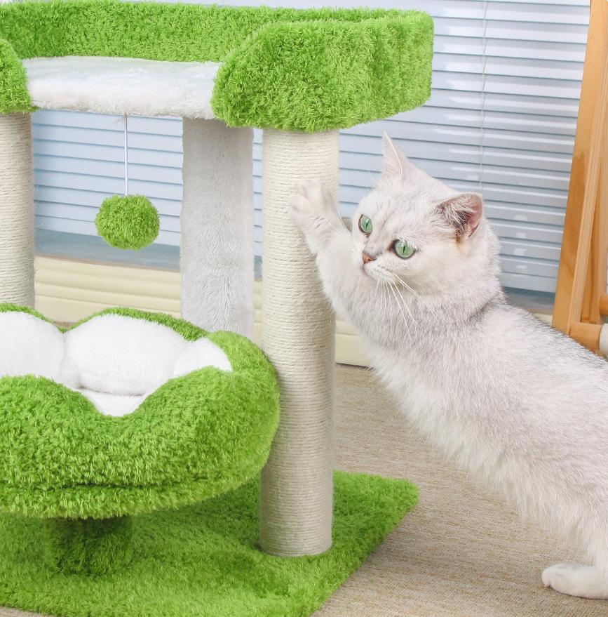 Green double-nest cat climbing frame; Sisal is resistant to scratching cats. It doesn't flake off and is easy to grip. Integrated pet supplies;