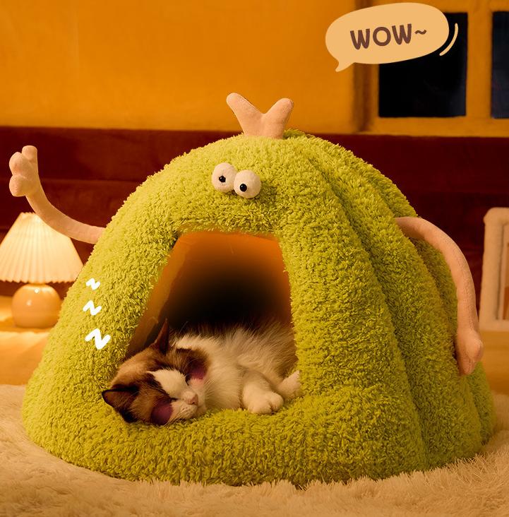 A plush pet bed in the shape of a little monster; Suitable for all seasons; Semi-enclosed dog and cat bed MATS; Pet supplies