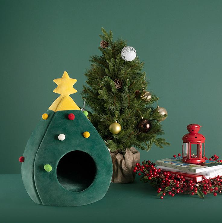 Christmas tree cat bed dog bed Winter fully enclosed cat house and small dog shelter; The Christmas doghouse can be disassembled and washed