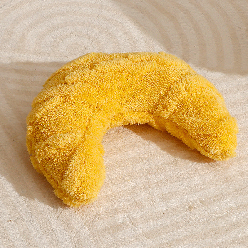 Crescent-shaped cat pillow Warm, comfortable, soft and does not shed. It is fully filled and not prone to deformation. Available all year round; Suitable for both cats and dogs