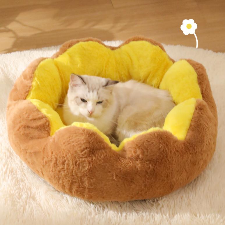 Eight-petal flower pet bed; Winter warm cat bed; Semi-enclosed rabbit plush round dog house; Washable dog sleeping pad