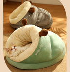 Slip-shaped pet bed: All-season compatible slip-shaped cat bed; Semi-enclosed cat house bedding for autumn and winter; Pet nest