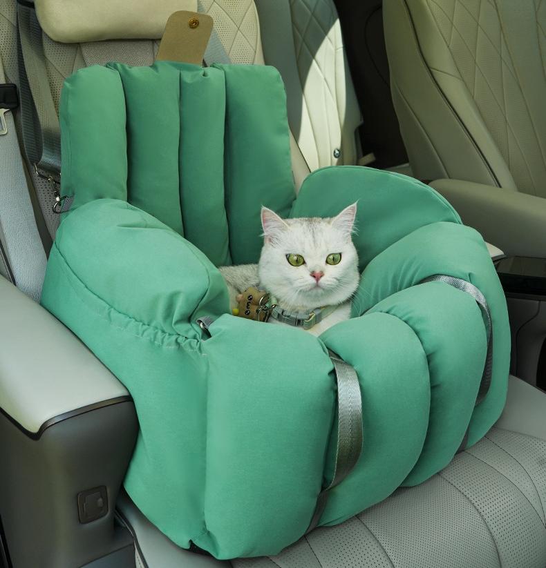 Dual-purpose car cat bed: It can be used both in a car and by hand. Portable cat bed for going out; Four-season universal closed cat bed; Windproof and warm