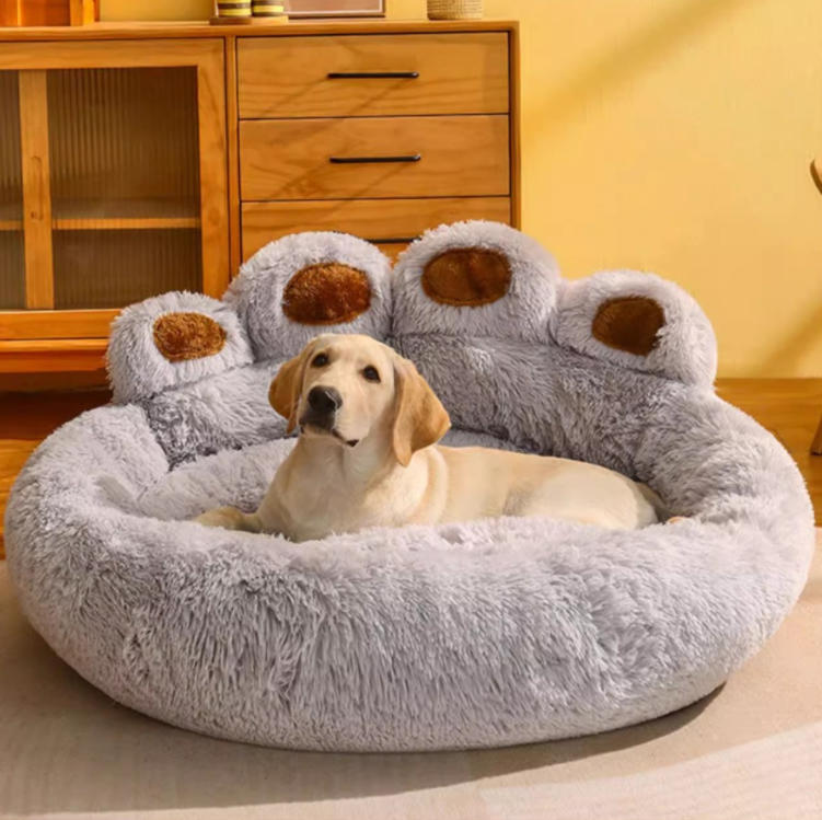 Bear palm-shaped pet bed; A warm dog bed for medium and large-sized dogs in winter. Fleece sofa sleeping pad All-season pet supplies