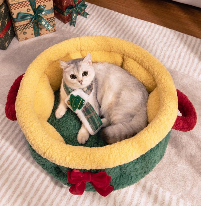 Christmas Limited Edition · Basket-style Pet Bed: Cat and Dog Christmas Bed; Cat Christmas bed A semi-enclosed winter thickened and warm Christmas pet bed for small dogs