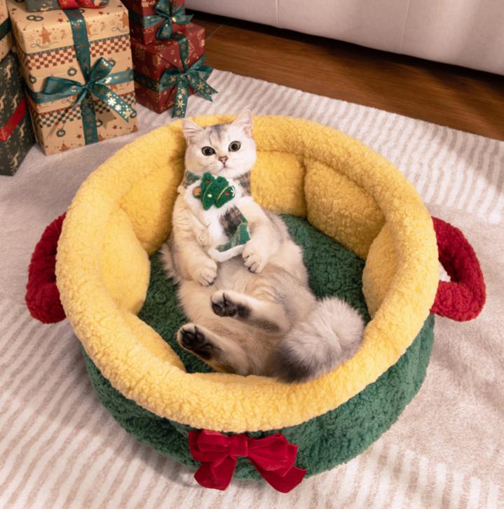 Christmas Limited Edition · Basket-style Pet Bed: Cat and Dog Christmas Bed; Cat Christmas bed A semi-enclosed winter thickened and warm Christmas pet bed for small dogs
