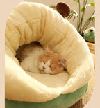 Slip-shaped pet bed: All-season compatible slip-shaped cat bed; Semi-enclosed cat house bedding for autumn and winter; Pet nest