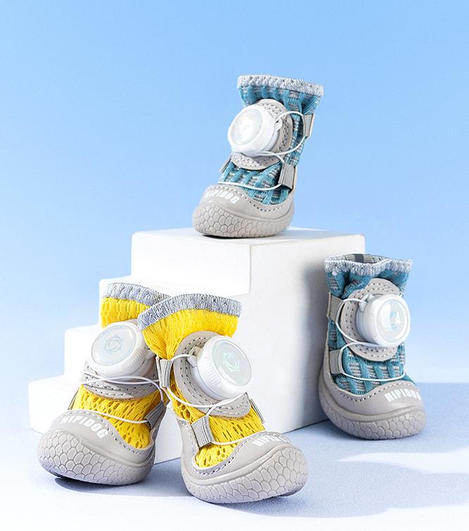 One-click knob to shrink dog shoes; Four dog shoe covers that are dirt-resistant and durable for going out all year round