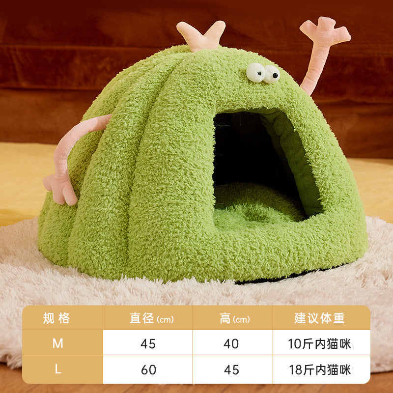 A plush pet bed in the shape of a little monster; Suitable for all seasons; Semi-enclosed dog and cat bed MATS; Pet supplies