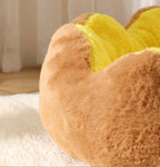 Eight-petal flower pet bed; Winter warm cat bed; Semi-enclosed rabbit plush round dog house; Washable dog sleeping pad