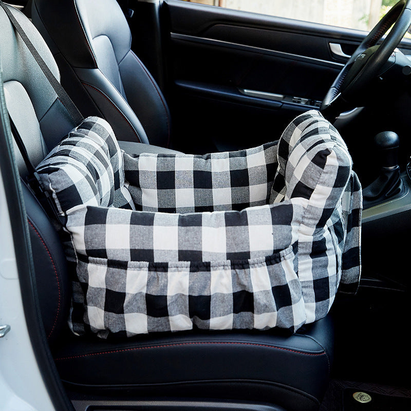 Four - season universal, outdoor - portable, enlarged pet bed for cross - border. It's a new - style, simple, washable car - mounted bed for dogs and cats, available for wholesale